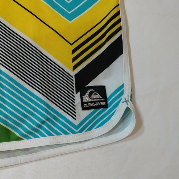 Quick Silver Size 32 Green Yellow Blue Board Shorts - Picture 6 of 12